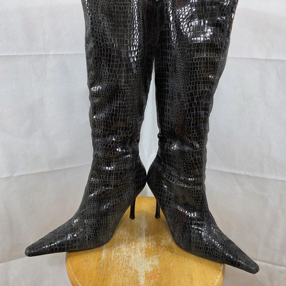 Elegant Black Croc-Embossed Knee-High Boots - Picture 9 of 9